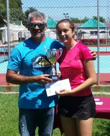 La tenista Marta Cuevas Guerrero, campeona infantil de Extremadura
