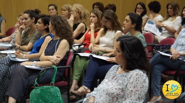 Casi un centenar de personas, entre técnicos y familias, se han dado cita este miércoles 29 de junio en las primeras Jornadas sobre adopción y acogimi