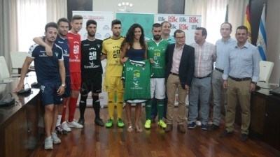El C.F. Villanovense presenta sus nuevas equipaciones para la temporada 2016/2017