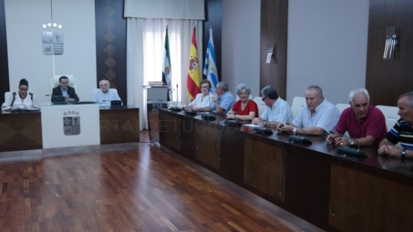Ángel Vaquero, del centro de Cruz del Río, es el nuevo alcalde de los mayores