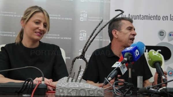 El villanovense Antonio Ramos ganador del concurso de ideas del monumento a la tortilla de patatas.