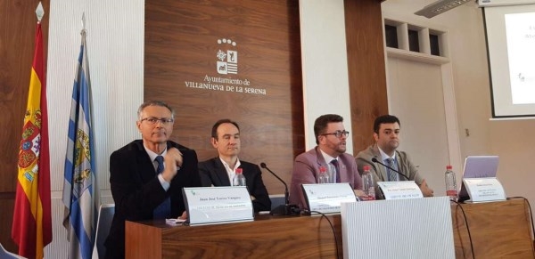 Un encuentro entre profesionales y pacientes aborda los retos de la Atención Primaria.
