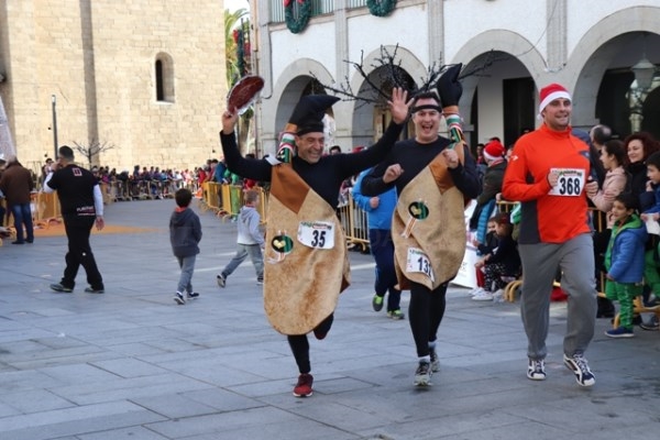 Diversión y ganas de disfrutar, en la novena Carrera de la Navidad.