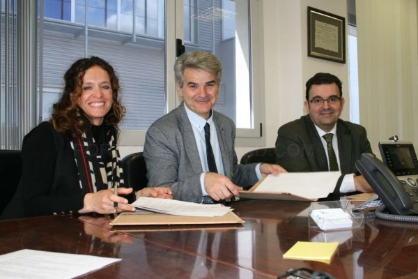 La Fundación José Manuel Calderón construirá un parque infantil en el patio contiguo a la planta de Pediatría del Hospital Don Benito-Villanueva.