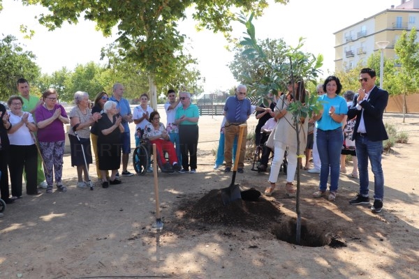 Con la plantación del “Árbol de la Memoria”, AFAD Recuerda Extremadura pone en marcha su programación por el Día Mundial del Alzheimer
