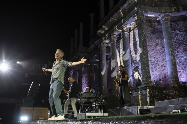 La versión más italiana de Sergio Dalma encuentra en el Teatro Romano de Mérida su escenario perfecto