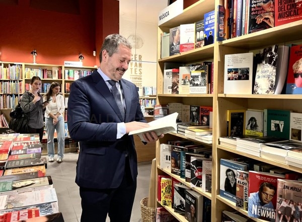 La Comunidad de Madrid renueva el catálogo de títulos de sus bibliotecas públicas con libros adquiridos en 110 pequeñas librerías de la región