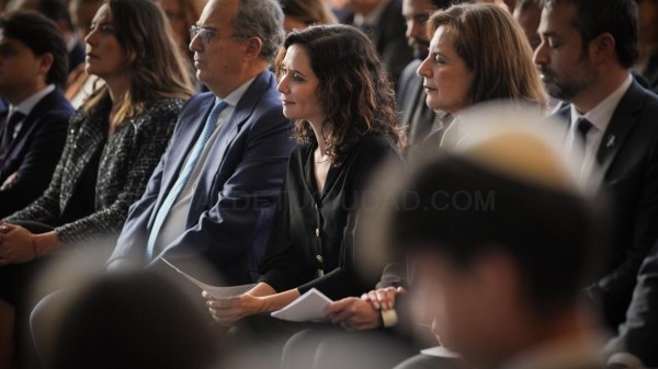 Díaz Ayuso en los 80 años de la liberación de la “monstruosidad” de Auschwitz: “No basta con rememorar la historia si se sigue despreciando a los vivo