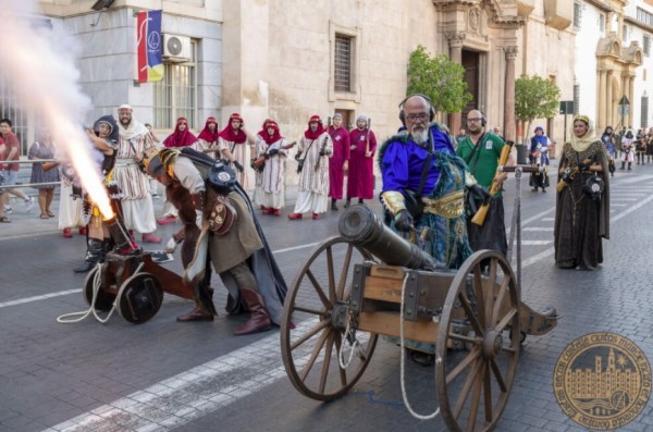 Moros y cristianos nunca se entendieron mejor que en su fiesta en Murcia