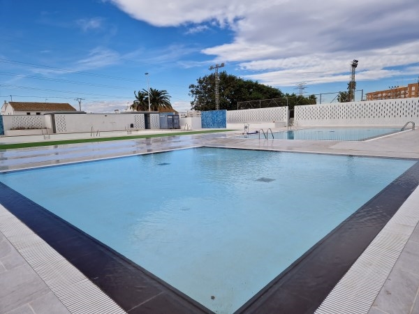 La Ciutat de l'Esport de Alboraya ya cuenta con las piscinas de verano infantil y de formación y un nuevo aparcamiento subterráneo