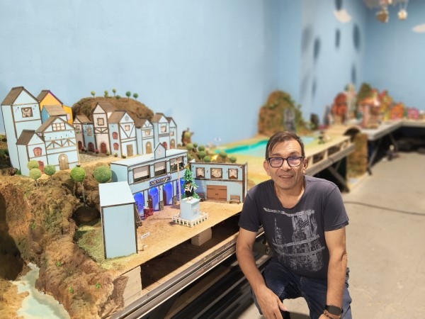 Pedro Iranzo crea un belén mágico que une a tres pueblos rivales en un valle encantado