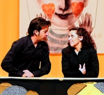 A LA SOMBRA DE LAS PALABRAS