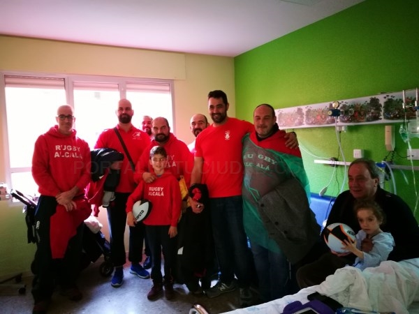 LOS REYES MAGOS DEL RUGBY LLENARON DE BALONES EL HOSPITAL PRÍNCIPE DE ASTURIAS